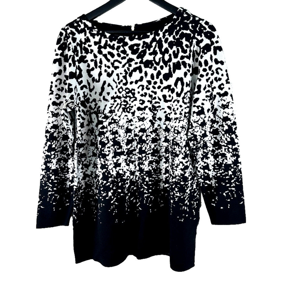 NWT Chico's Animal print Drifting snow Sweater Tunic Size 2 Size Large Zip